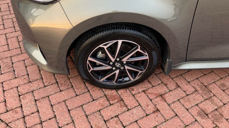 Toyota Yaris 1.5 Hybrid Design 5dr CVT Hybrid Hatchback